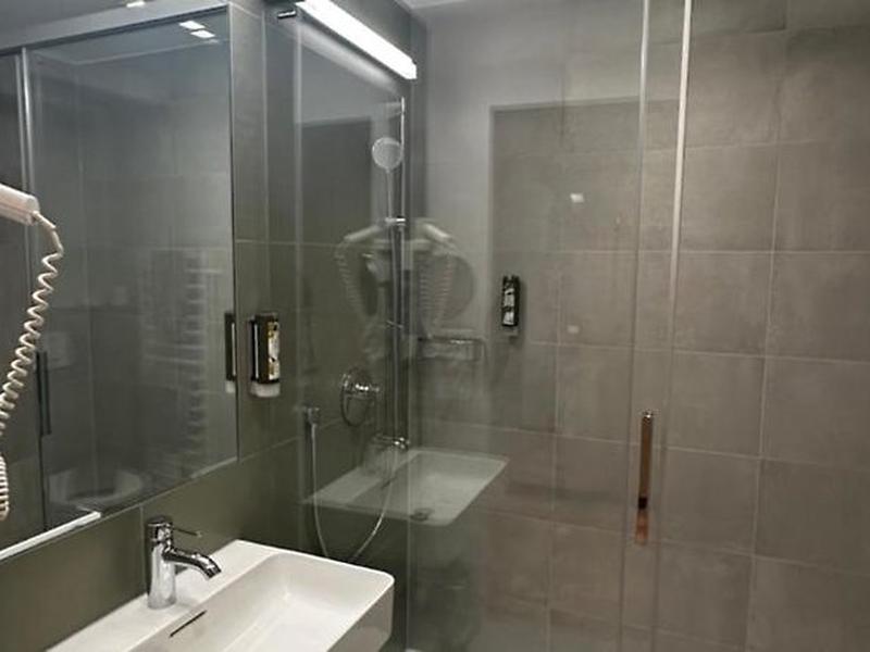 D3859A85CF890A5AF088E570E85273E4