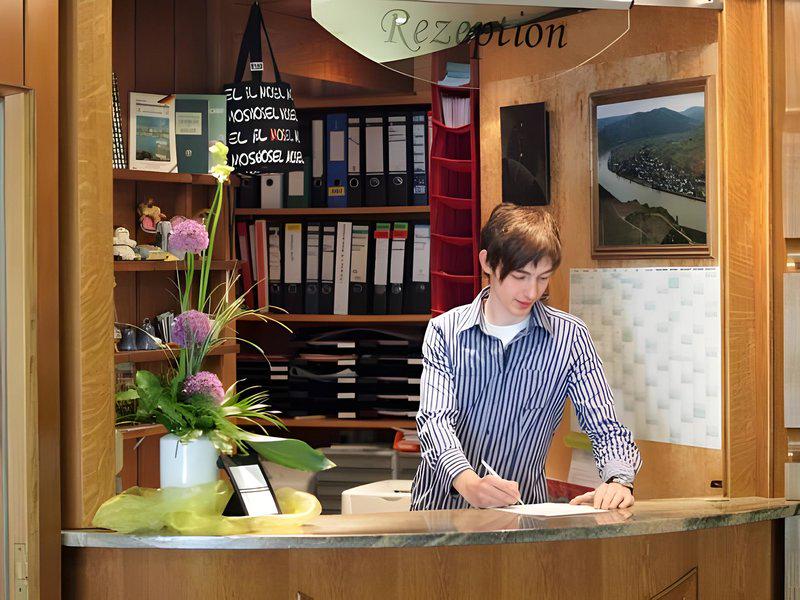 F5FF8A05A5D22B899769737D4695DFBC