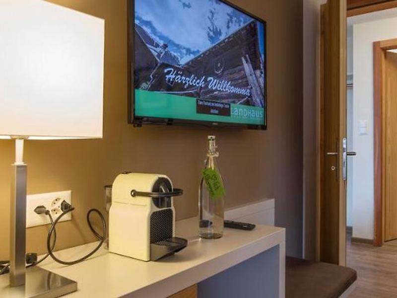 EFFE09E0591C8067D0F952520C866E42