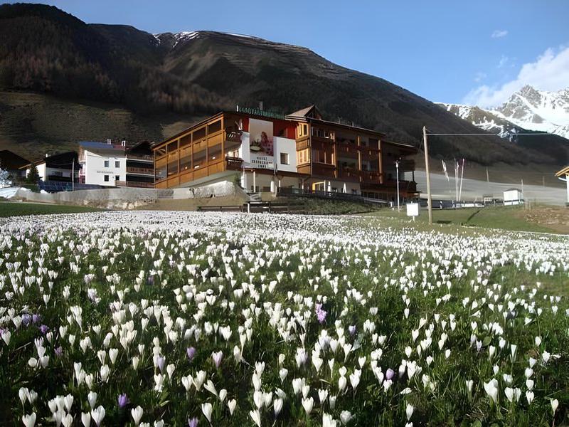 98D918656BC90F63948F5BA95CDDC179