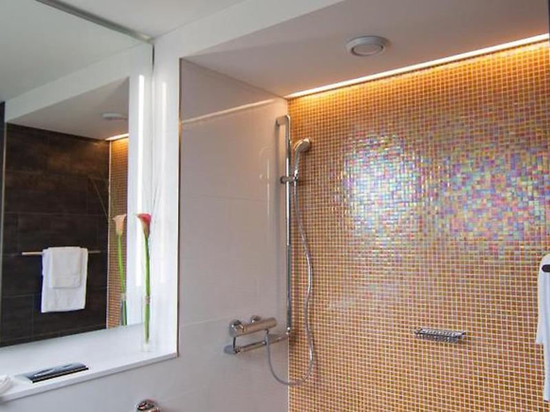 A63887D9F0E86CB2455BC00263FF15CB