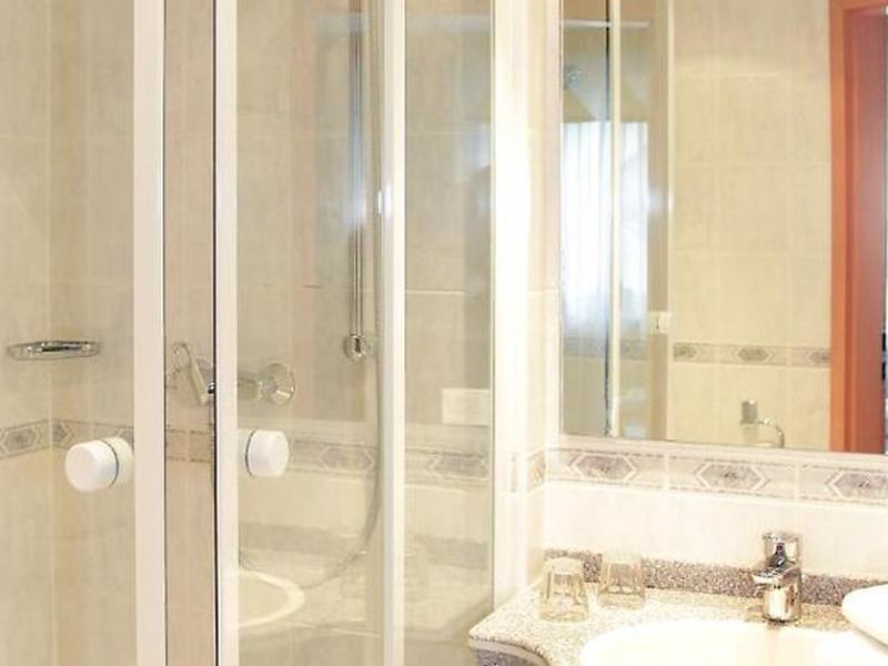 5FF1210A7EA479AF27A1E9541F5D858A