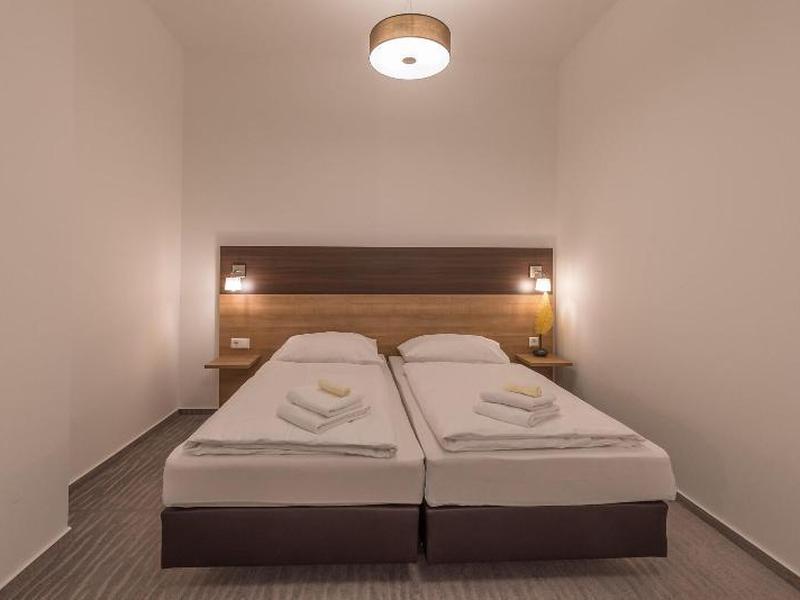 535828890470E4F9A41C26714A33C347