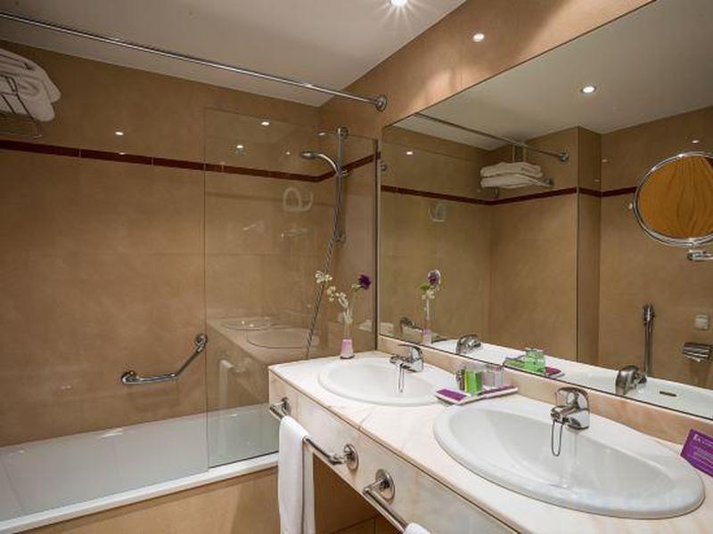 B8437086C44F3815E07363DE7D0D9BC2