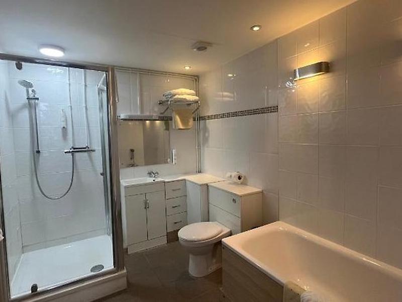 2B0E738CC86BF1160FA30E527AC2B90A