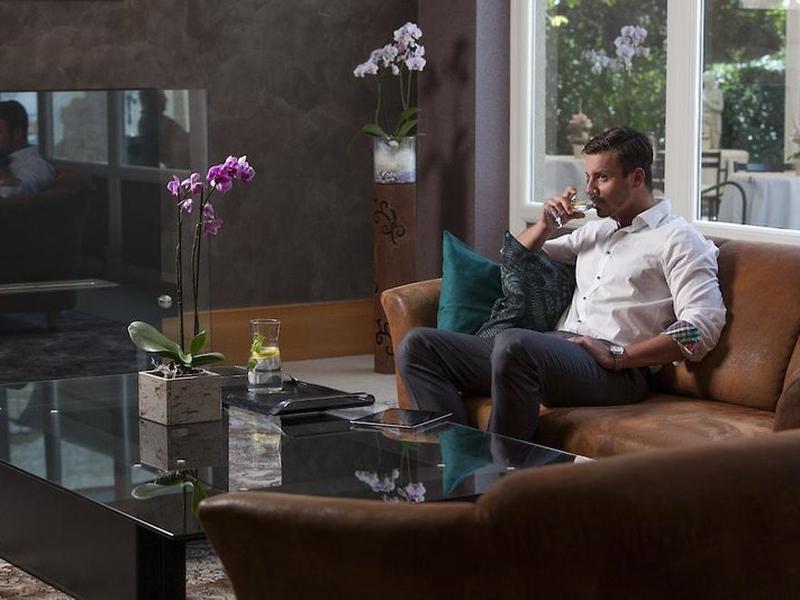 79D77458EE88B163BE09FAA6A8CA6133