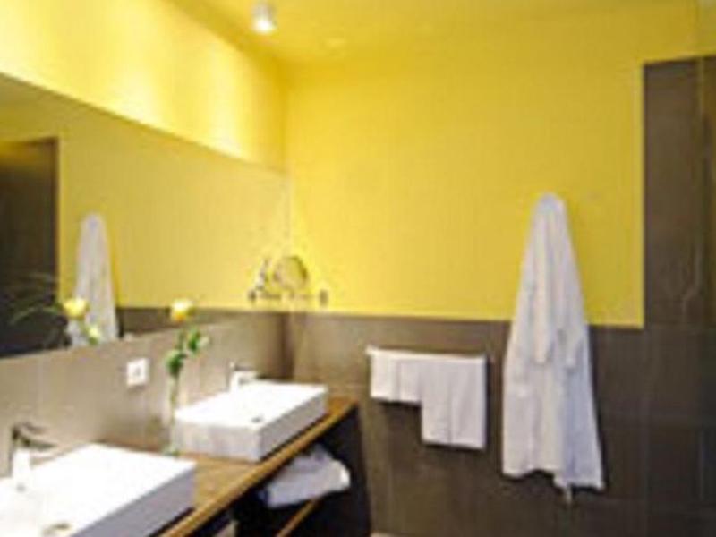 7BE7ABCE958D6363D33EFFA2F639A19B