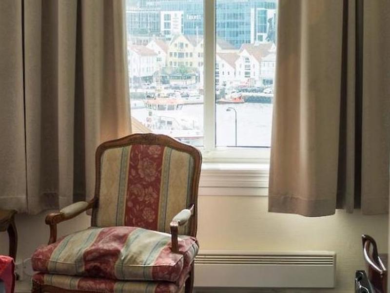 B9947387FAE5DF7F061FDEAA875D9124