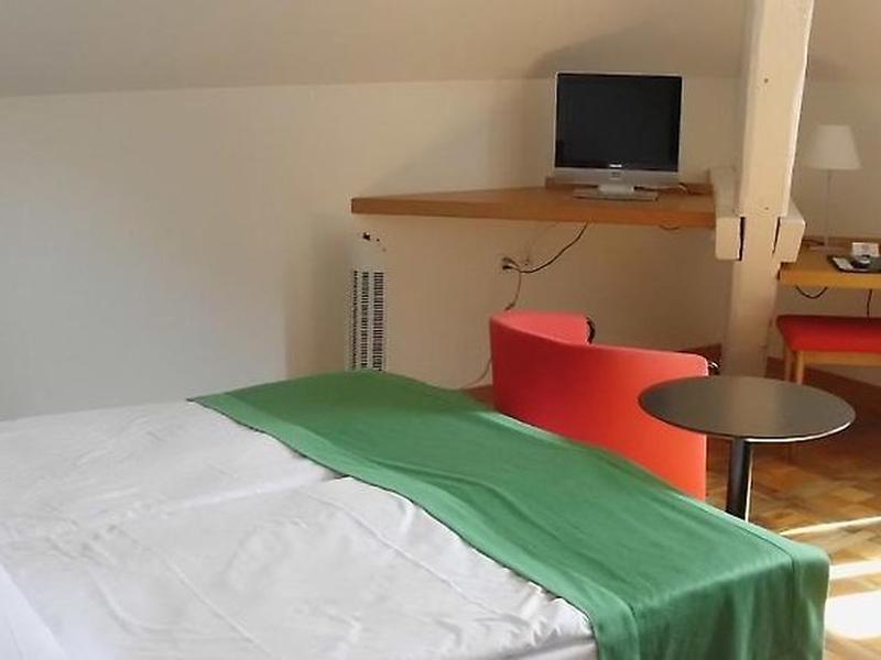 51E048C9323F5EFBBFEF2A16D5A26225