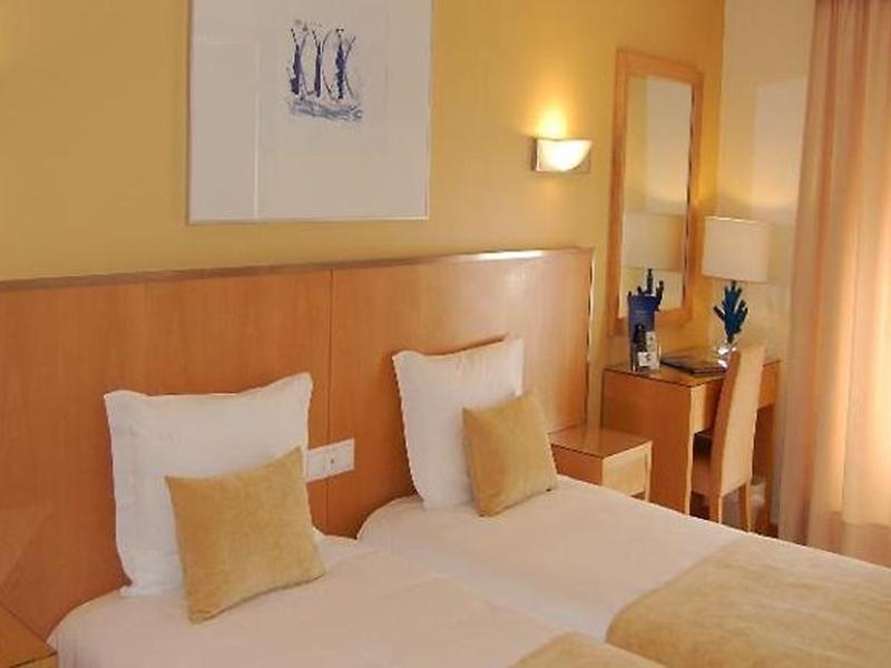 2281383B2C825B72A252FF0618EA4778