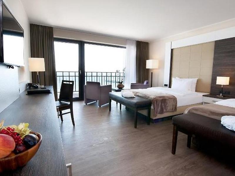 946A6120684BB0443F0040A551892F16