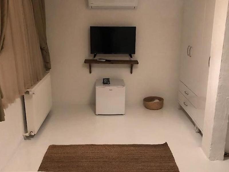 4EF595345E9F7CE28A759B853F258615