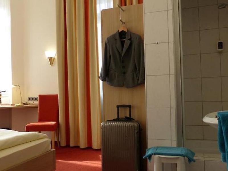 4CB937490CEBA6057293217E8BB5502B