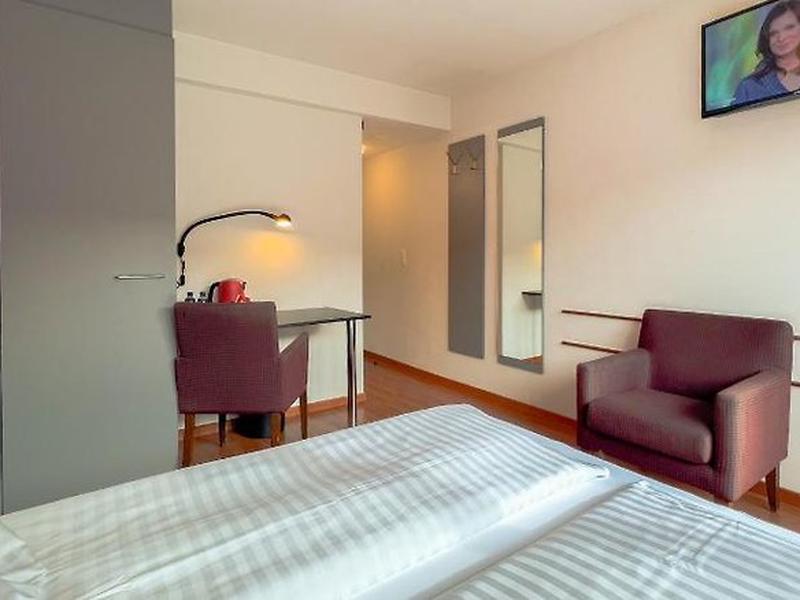 E383DB72741EF99738BA747428258328