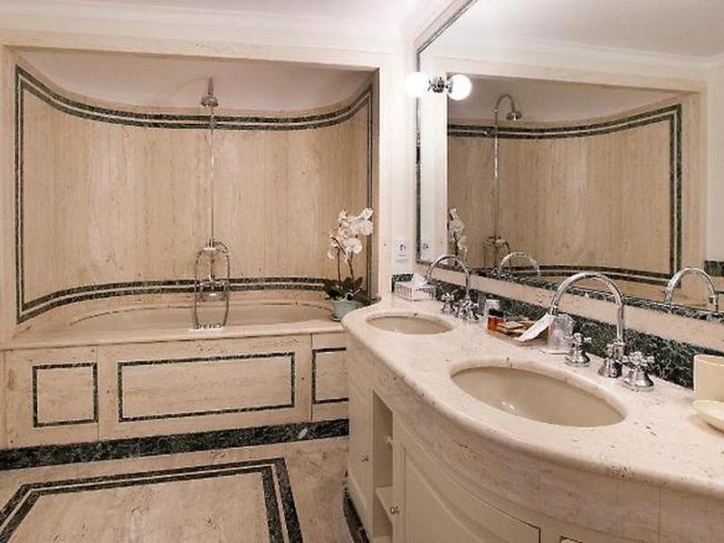 A610B94FF8D3D9BA5B2F7A2183CE448C