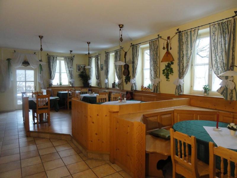 2438A19D2FBBE4DBBBBE4A0731E49375