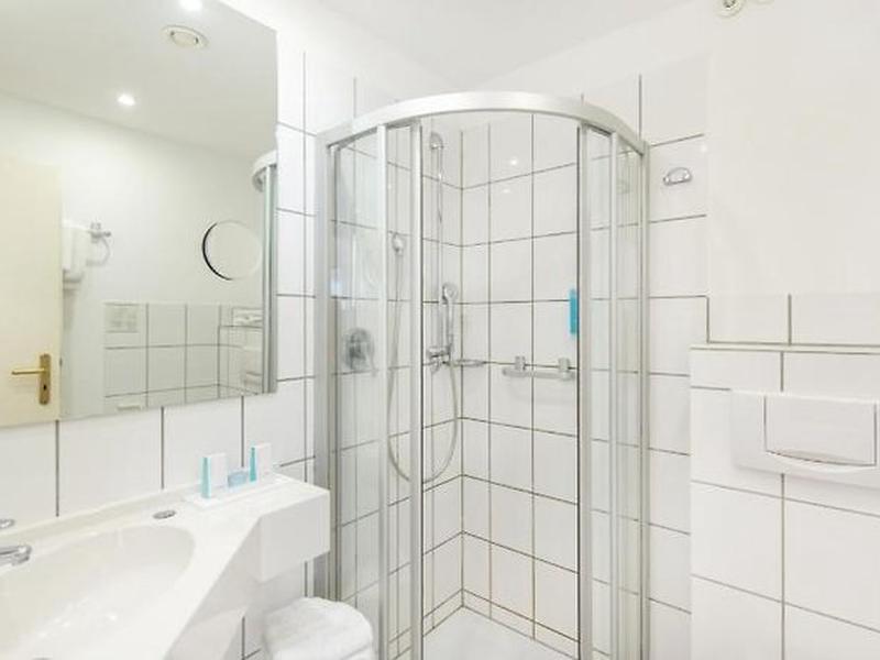 D0D0FE9BD383818B8715C0EF272BCC47