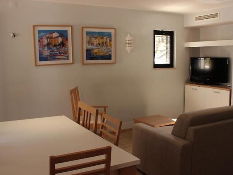 F5A4AA2A75E6E5E8AFB5B2FB855116AB