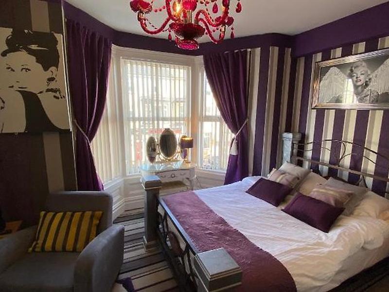 B221FFC67FB9B9650D8B60B70BE28AF0