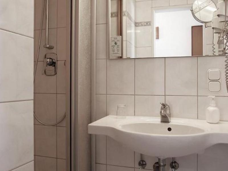 4598263AE5469D70885FCA1F0A86A7BE