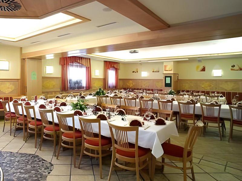 FDA9DEBA1F7395E36C9BFA8AE38F19C9