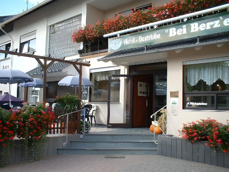 4FF942B4BAC8B1C87A1AA7C875D9E4BF