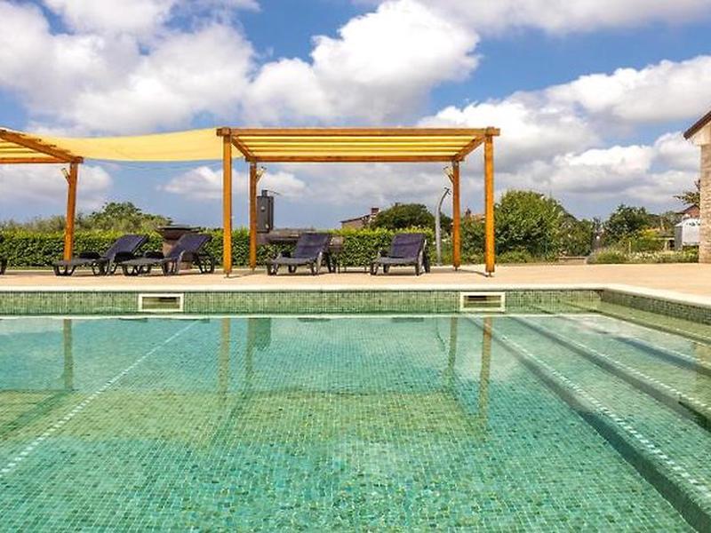 C266B7929D02915C5F9755FB601A2701