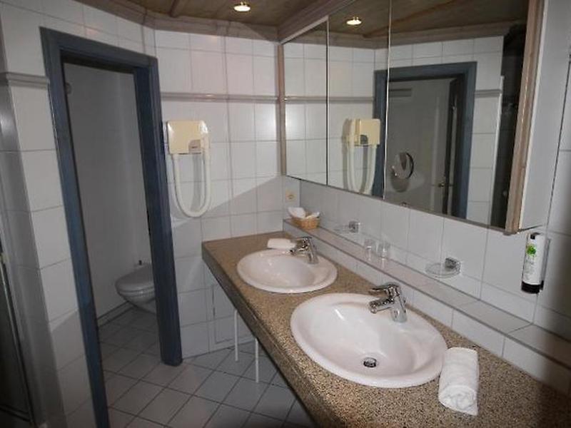 EEAFDA7647C4B92FA92F6F40CE5F3522