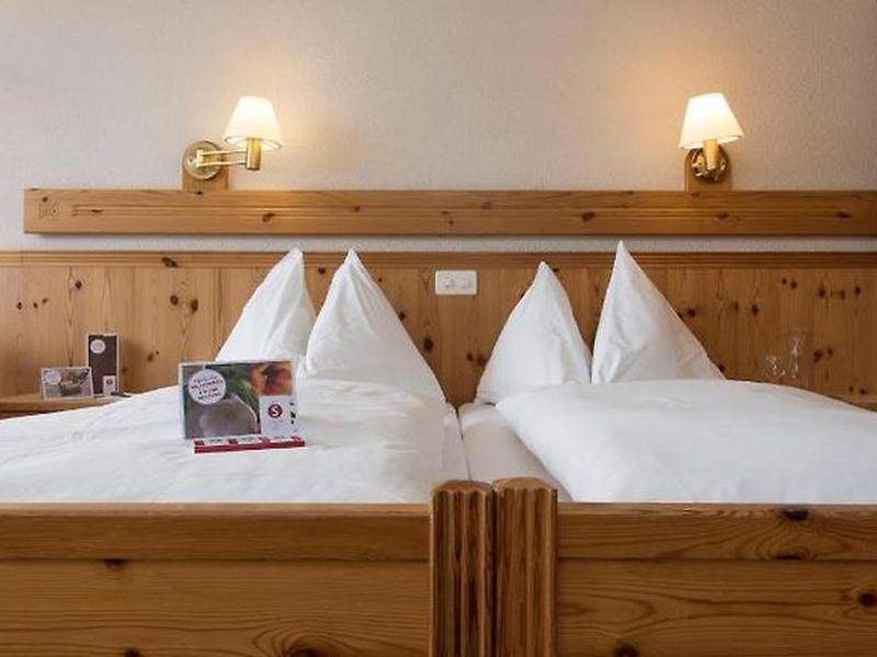 F482421BBB423C2E641D5472D02A2183