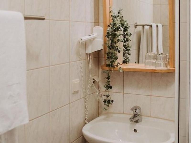 49B60A4A941CBF2D7A9A4E9EDDC79A0E