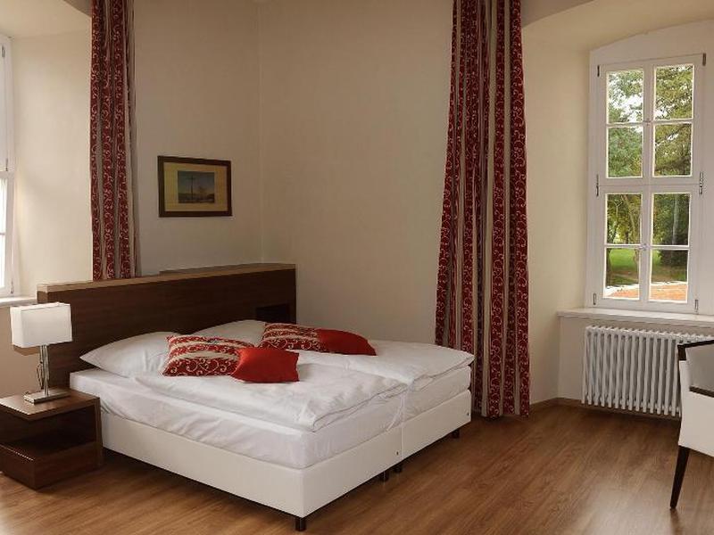 F919CDED1AFB24E867A16A76AAF9FD0A