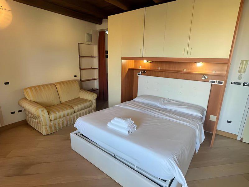 EEEFEBBA5915A75B5428304542CF411E