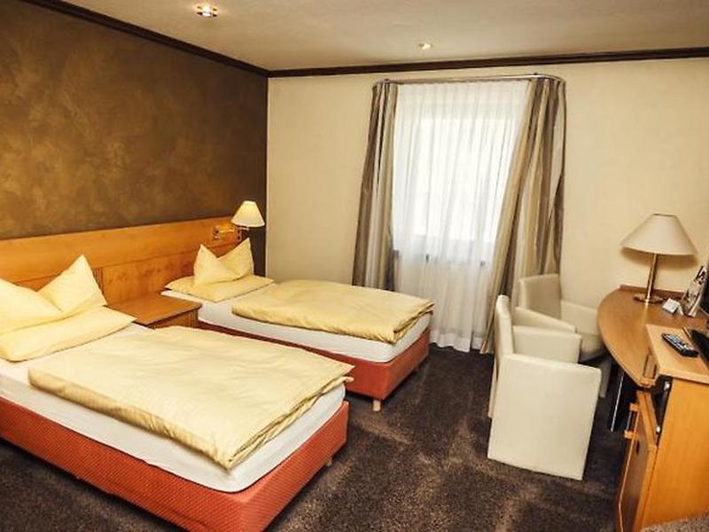 EFB7B4F6372C02BCF09FA7A450FD1220