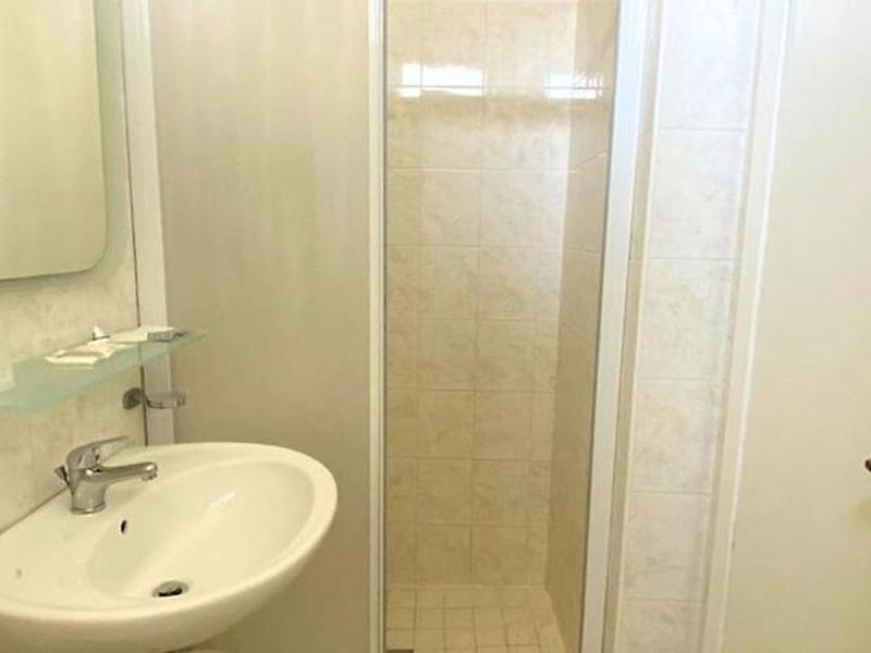 E6F9EA672DC9E2DB4801310311D5DEEE