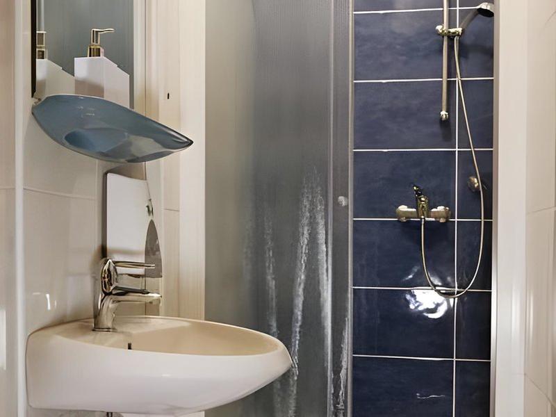 F6BBF512F1DEEB9A5B7475C9D4AFC821