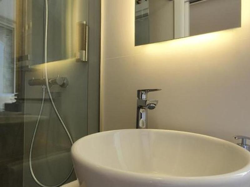 E6439B3F214C4B6566B6492284DD5474