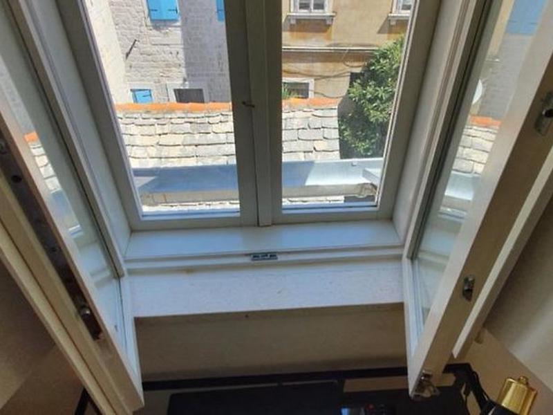 1BECC0B267F112F5E4F36B20E65A8B4E