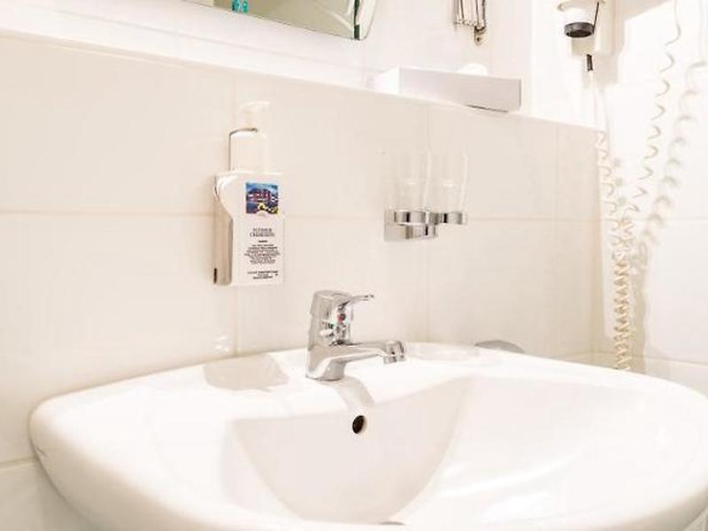 A0B63F2CDED84619A7E8295531F5BA65