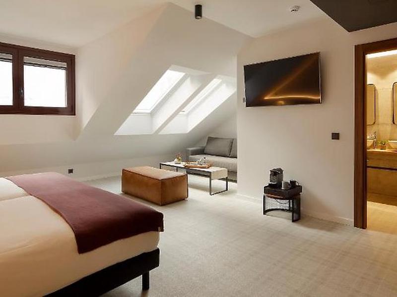 E94595E3E3D64D8A1B9EB198CC915866