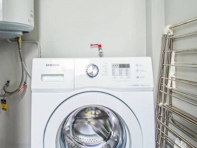 D9A7721FA3AAA2BE33414F9E38DA3A23