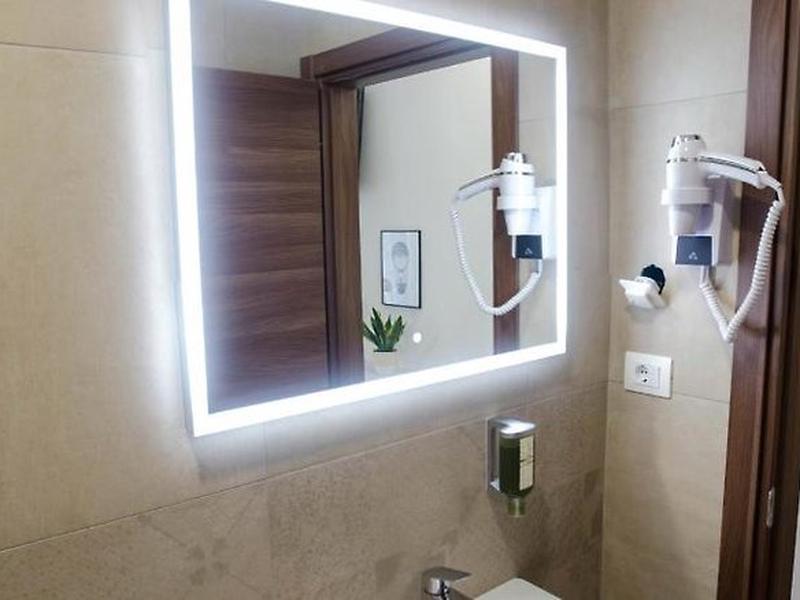 D9E30BD9EAF990D4527721B12AF40202