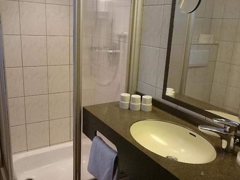 5E0975154A8E4D63346F0096B5D663BE