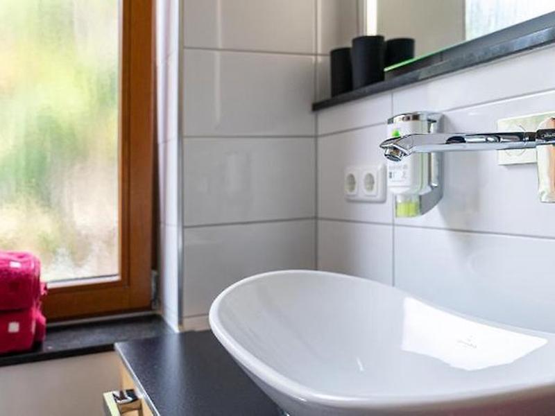 CC81B34B579D68B1172DE0DA57A0D526