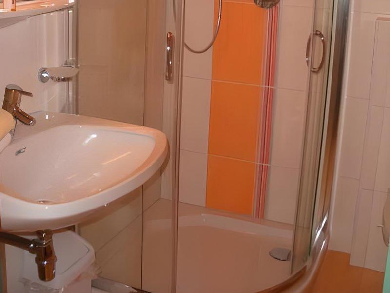 304306116758A301D80ED3F94636A8C1