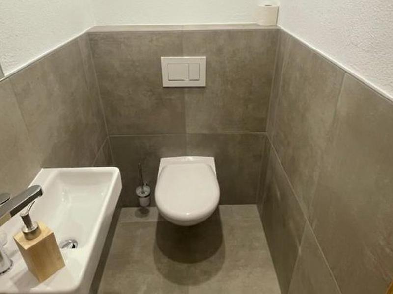 2AE0A38D2557F7D783963A13B6CB89F9