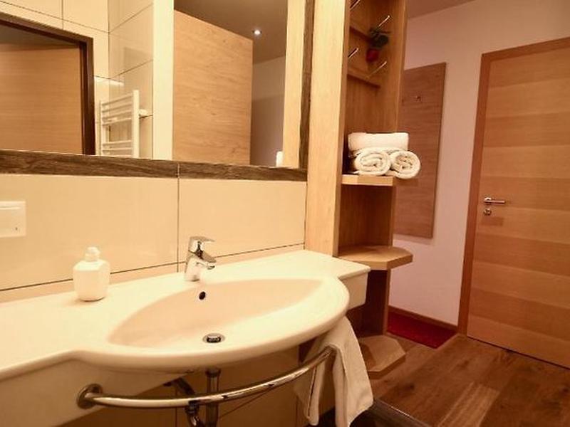 CBDA54670910BA9844DEA638408A5B5E