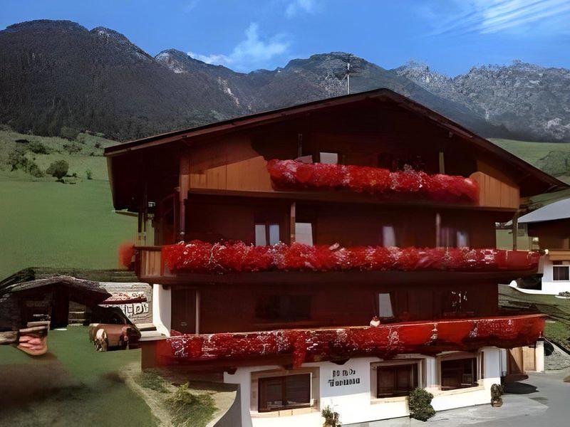 10F0666CB04EDBF42E1D70FE3EDEDD99