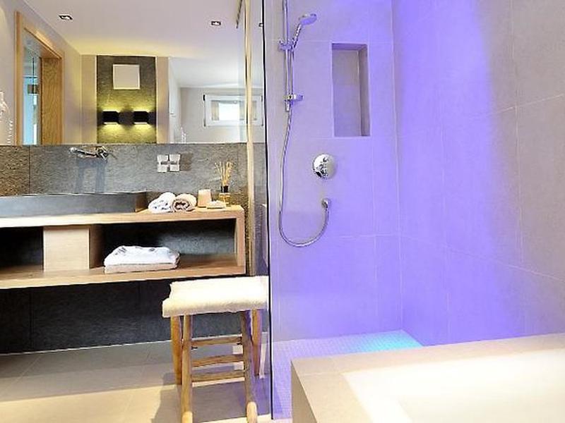 7417B9C066DDBB19FD85266BCE053945