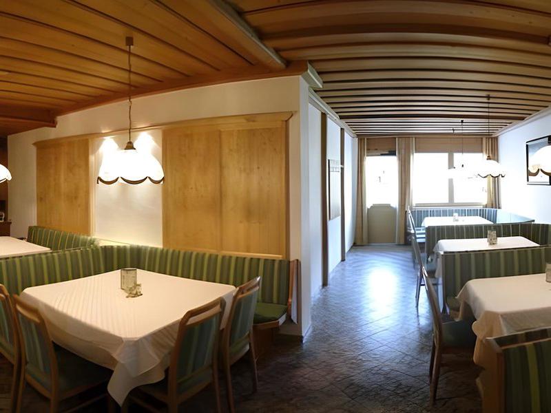 F7ADE84D07142243133F40A4B7456B40