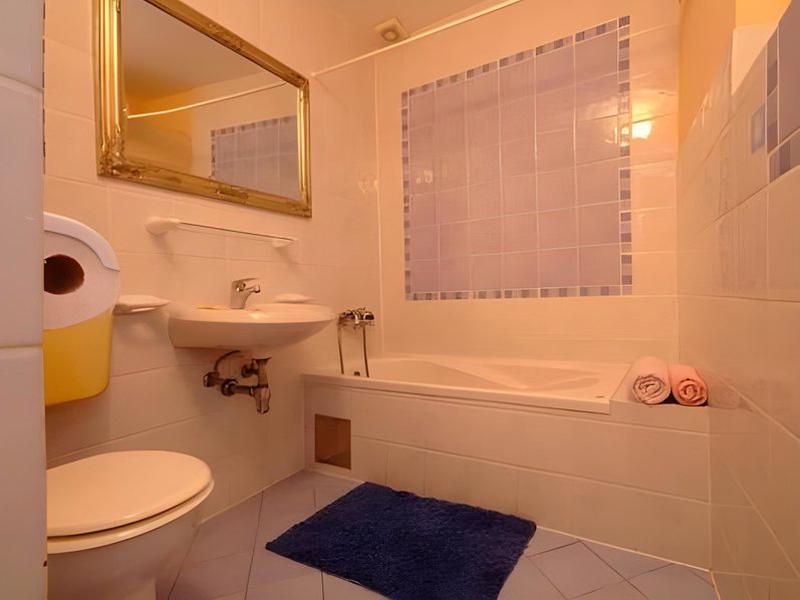 322E5D454A95F0B8F3FB72E97C7C9F20